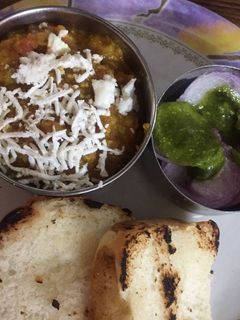 पाव भाजी साथ में मटर (Pav bhaji with peas recipe in hindi) रेसिपी मुख्य फोटो