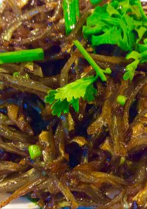 Hình của món Khô cá cơm rang khế.