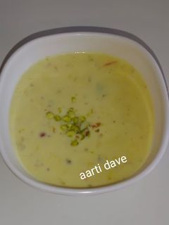 मखाने केसर की खीर (Makhane kesar ki kheer recipe in hindi) रेसिपी मुख्य फोटो