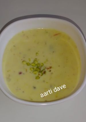 मखाने केसर की खीर (Makhane kesar ki kheer recipe in hindi) रेसिपी मुख्य फोटो