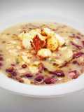 Zuppa di fagioli rossi, lenticchie, noci e crema di ceci