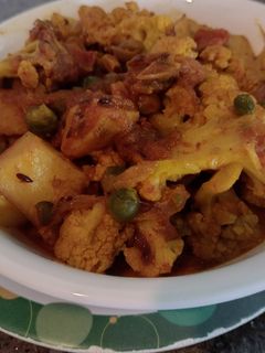 আলু ফুলকপির ডালনা(aloo fulkopir dalna recipe in Bengali) রেসিপির প্রধান ছবি