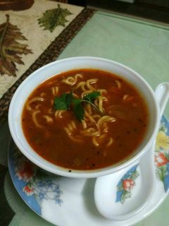 सूप साथ में मैगी (Soup with Maggie recipe in hindi) रेसिपी मुख्य फोटो