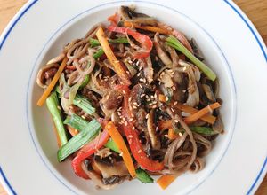 Hình của món 🌱 Mì Soba Xào Nấm Sốt Tương Hột Chay (Vegan).