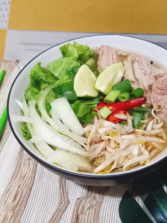 Foto resep Pho Bo (Vietnamese Beef Noodle/Mie Daging Sapi ala Vietnam)