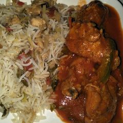 A picture of Garlic chicken wings with chineese rice.