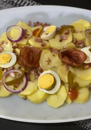 Una foto de Ensalada se papas y panceta
