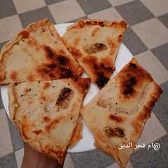 فطيرة محشية بشكشوكة البصل و الطماطم 👍😋-レシピのメイン写真