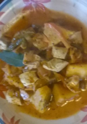 Una foto de Cuadraditos de pollo con verduras y calabacín