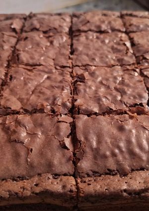A picture of Brownie super crust and yummy.