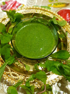 पुदिना चटणी (pudina chutney recipe in marathi) रेसिपी चे मुख्य फोटो