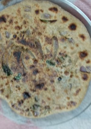 A picture of Onion paratha.
