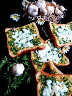 عکسی از دستور نان سیر خامه ای خوشمزهی 🥖🍞 🇮🇹