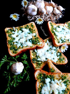 عکسی از دستور نان سیر خامه ای خوشمزهی 🥖🍞 🇮🇹