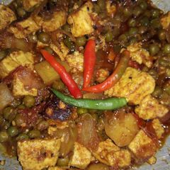 A picture of Matar paneer.