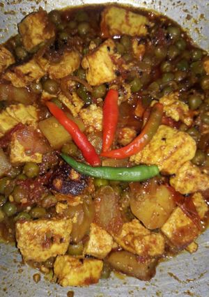 A picture of Matar paneer.
