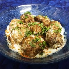 A picture of Oats and Moong sprouts Dahi Vada.