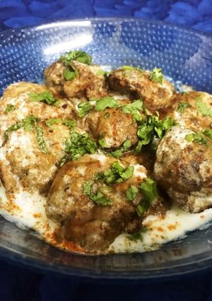 A picture of Oats and Moong sprouts Dahi Vada.