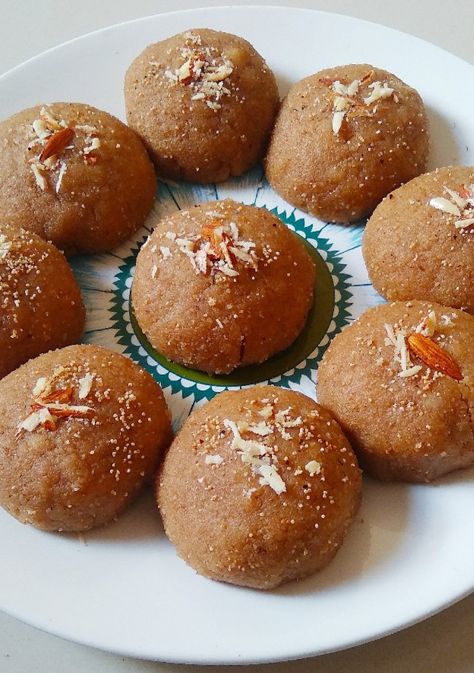 ખાંડ વાળા લાડુ રેસીપી મુખ્ય ફોટો