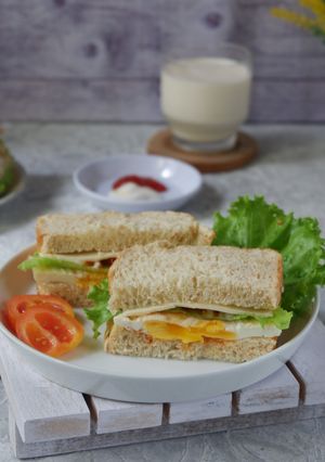 Foto resep 🍞Sandwich Roti Gandum🍅🥬🧀🍳