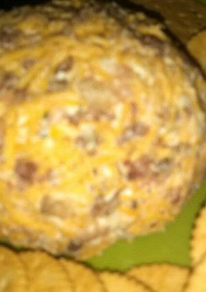 A picture of Bacon Ranch Cheese Ball! .