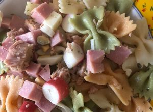 Foto principal de Ensalada de pasta con atún, huevo y bocas de mar