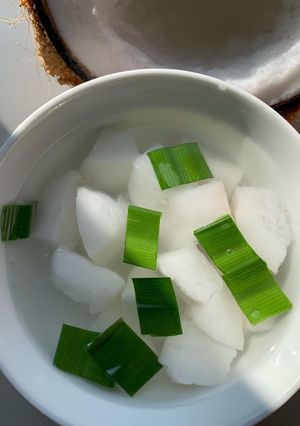 รูปของ มะพร้าวกะทิลอยแก้ว 🥥