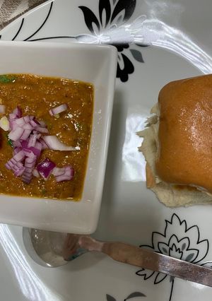 ભાજી પાવ (Bhaji Pav Recipe In Gujarati) રેસીપી મુખ્ય ફોટો