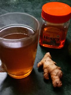 জিনজার হানি লেমন টি (Gingar Honey Lemon Tea recipe in Bengali) রেসিপির প্রধান ছবি