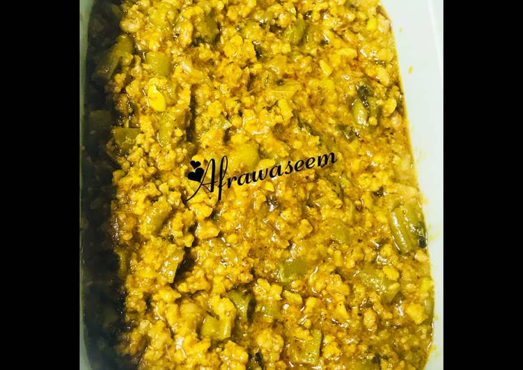 Recipe of Ultimate Green beans &amp; kheema curry using restaurant style all purpose gravy