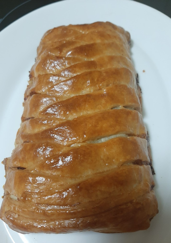 Una foto de Trenza hojaldre bacon, queso y dátiles