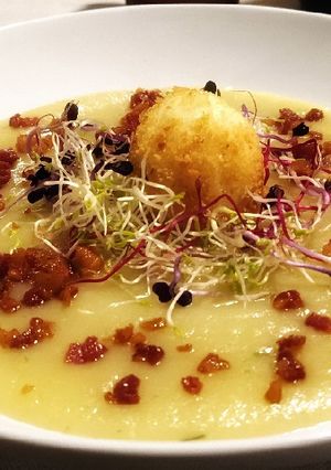 Foto di Vellutata di patate e zenzero con uovo fritto
