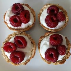 A picture of Mini oat yoghurt baskets.