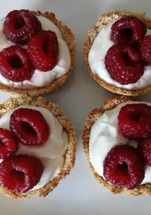 A picture of Mini oat yoghurt baskets.