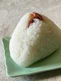 Trick for Getting Onigiri Fillings Right in the Center!