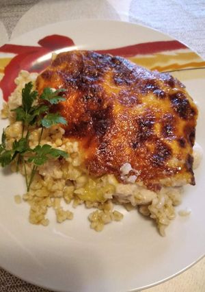 Fokhagymás rakott pulykamell cukkinivel és bulgurral recept fotója