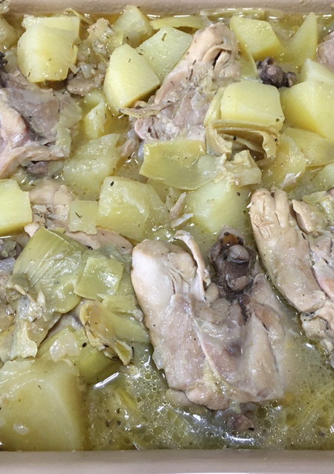 Una foto de 142. Contramuslos con patatas y alcachofas