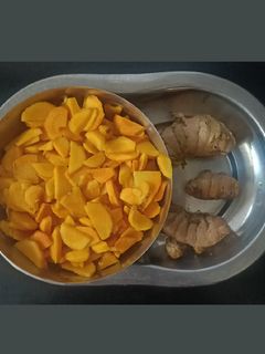 લીલી હળદરનું અથાણું (Lili Haldar Athanu Recipe In Gujarati) રેસીપી મુખ્ય ફોટો