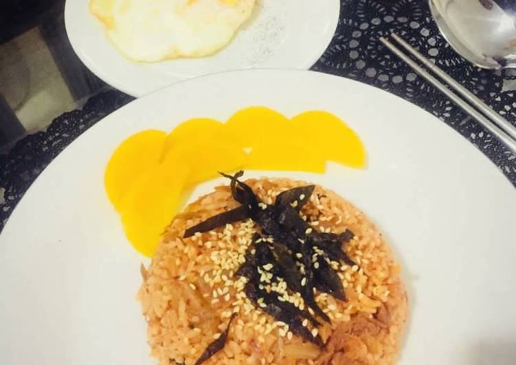 Nasi Goreng Kimchi (Kimchi bokkeumbap)