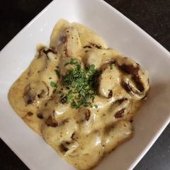 A picture of Cheesey Garlic and peppered mushrooms ❤.