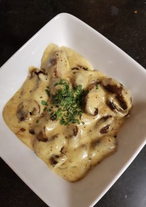 A picture of Cheesey Garlic and peppered mushrooms ❤.