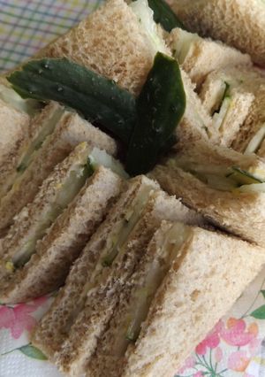 Foto principal de Sándwiches pequeños de pepino para aperitivo