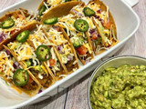 હોમ મેડ ટાકોઝ (Home Made Tacos Recipe In Gujarati)