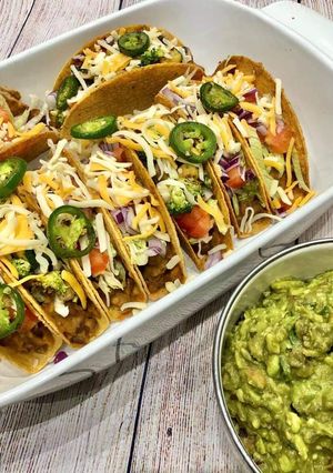 હોમ મેડ ટાકોઝ (Home Made Tacos Recipe In Gujarati) રેસીપી મુખ્ય ફોટો