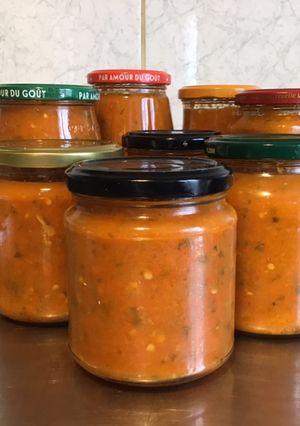 Une photo de Sauces aux piments antillais, oignons, persil, ail, carottes et galanga