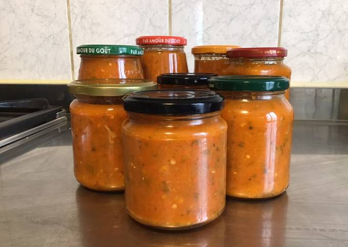 Sauces aux piments antillais,oignons,persil,ail,carottes et galanga