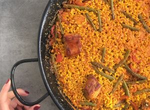 Foto principal de Arroz con costilla, pollo y judía verde redonda