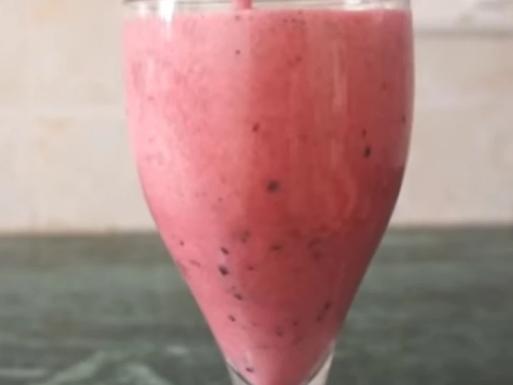 Easy Steps to Prepare Strawberry and black grapes smoothie the Awesome  Delicious