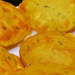 A picture of Chatpati Aloo Puri.