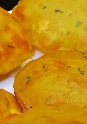A picture of Chatpati Aloo Puri.